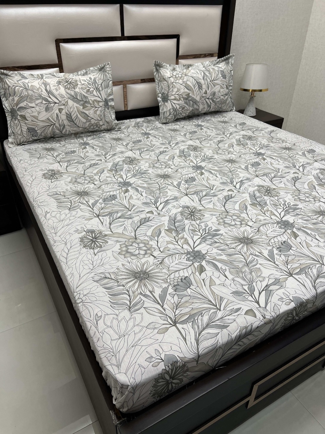 

Pure Decor Grey & White Floral King Bedsheet with 2 Pillow Covers