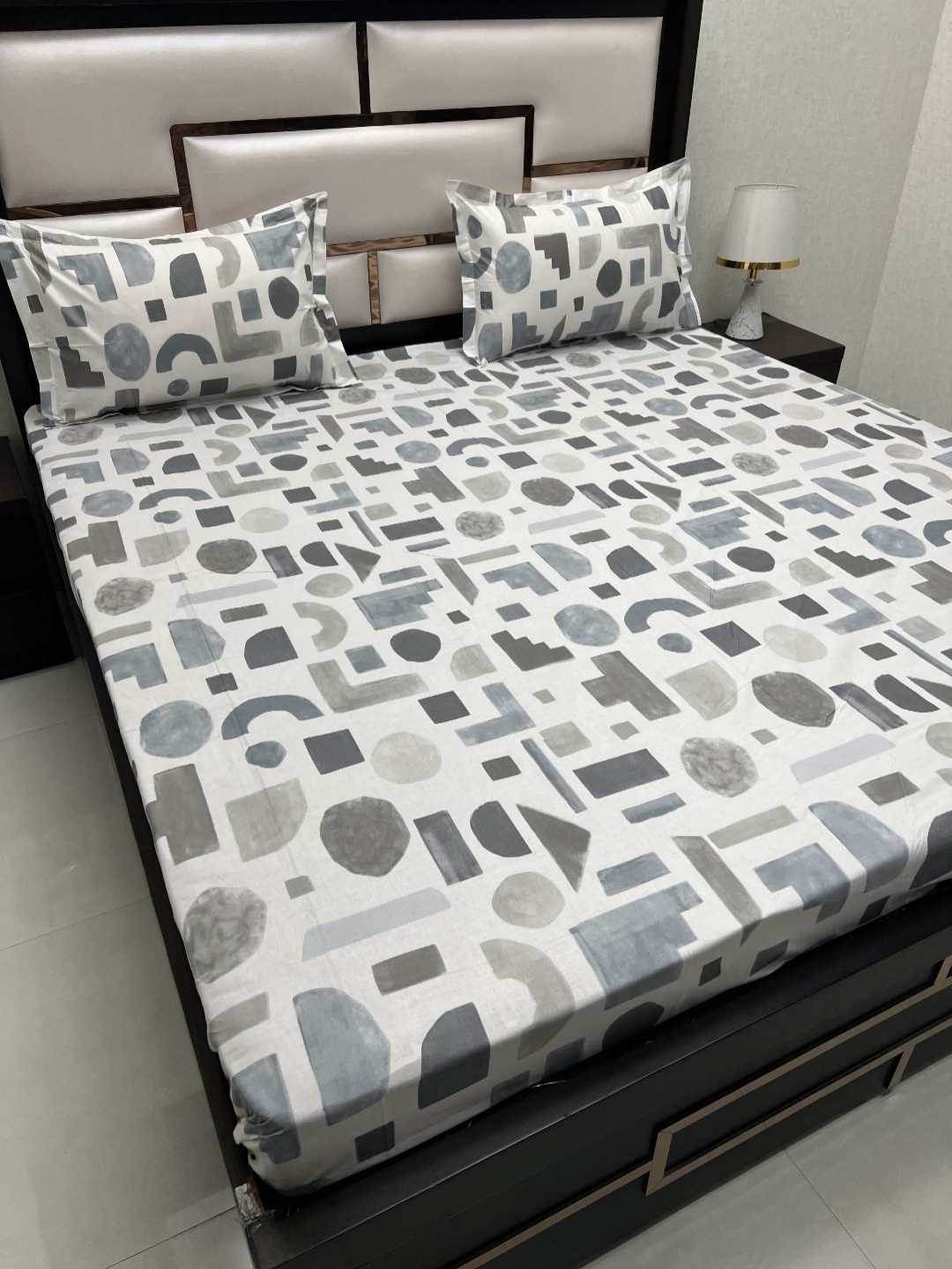 

Pure Decor Grey & White Geometric 300 TC King Bedsheet with 2 Pillow Covers