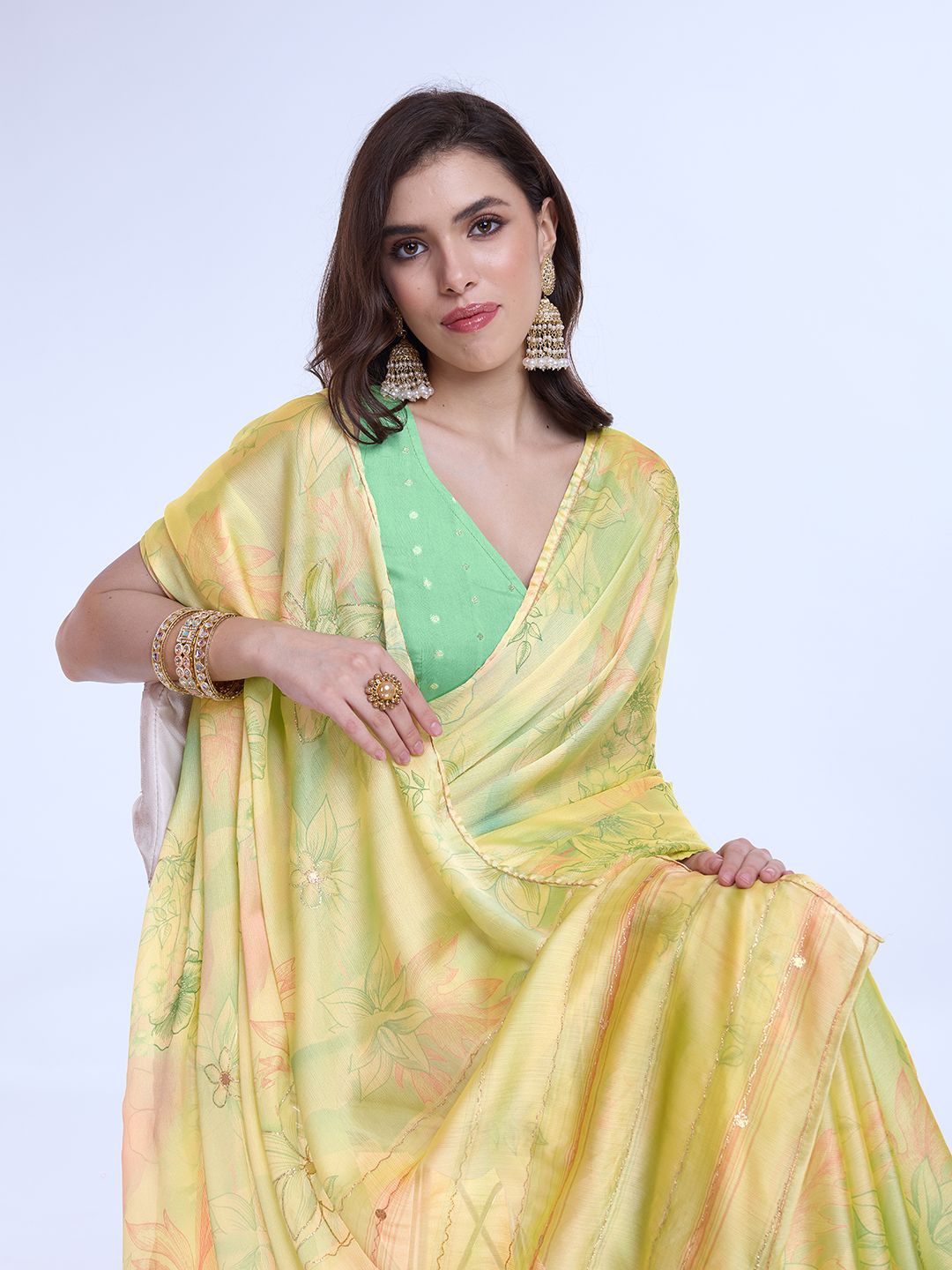 

Mitera Floral Printed Saree, Yellow
