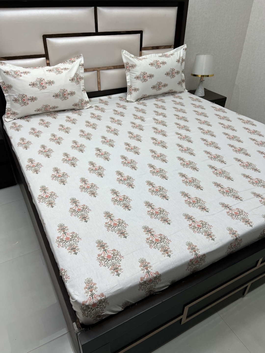 

Pure Decor White & Peach-Coloured Ethnic Motifs 300 TC King Bedsheet with 2 Pillow Covers