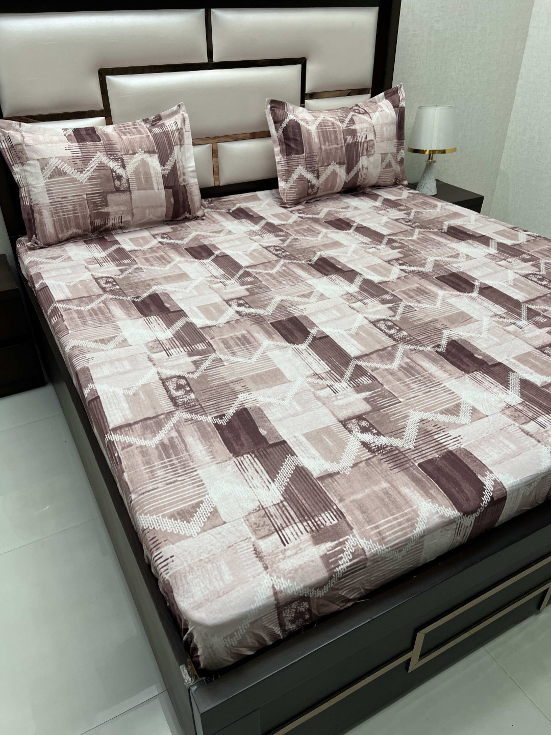

Pure Decor Sapphire Maroon Abstract Pure Cotton 400 TC King Bedsheet & 2 Pillow Covers