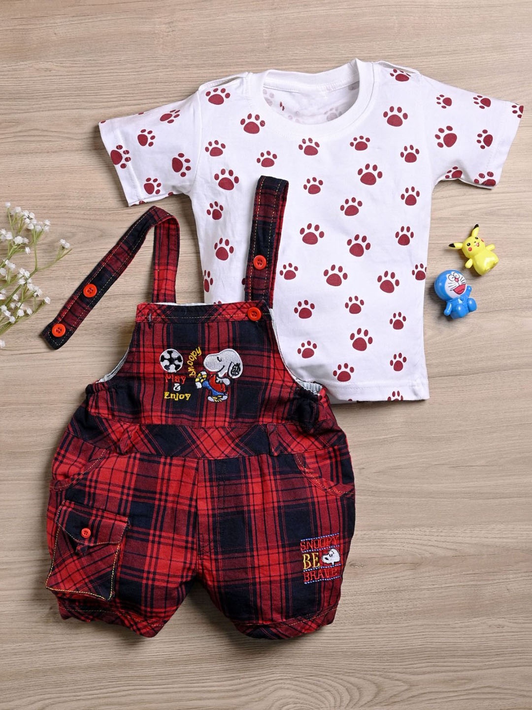

Kidzlife Boys Checked Dungaree With T-Shirt, Red