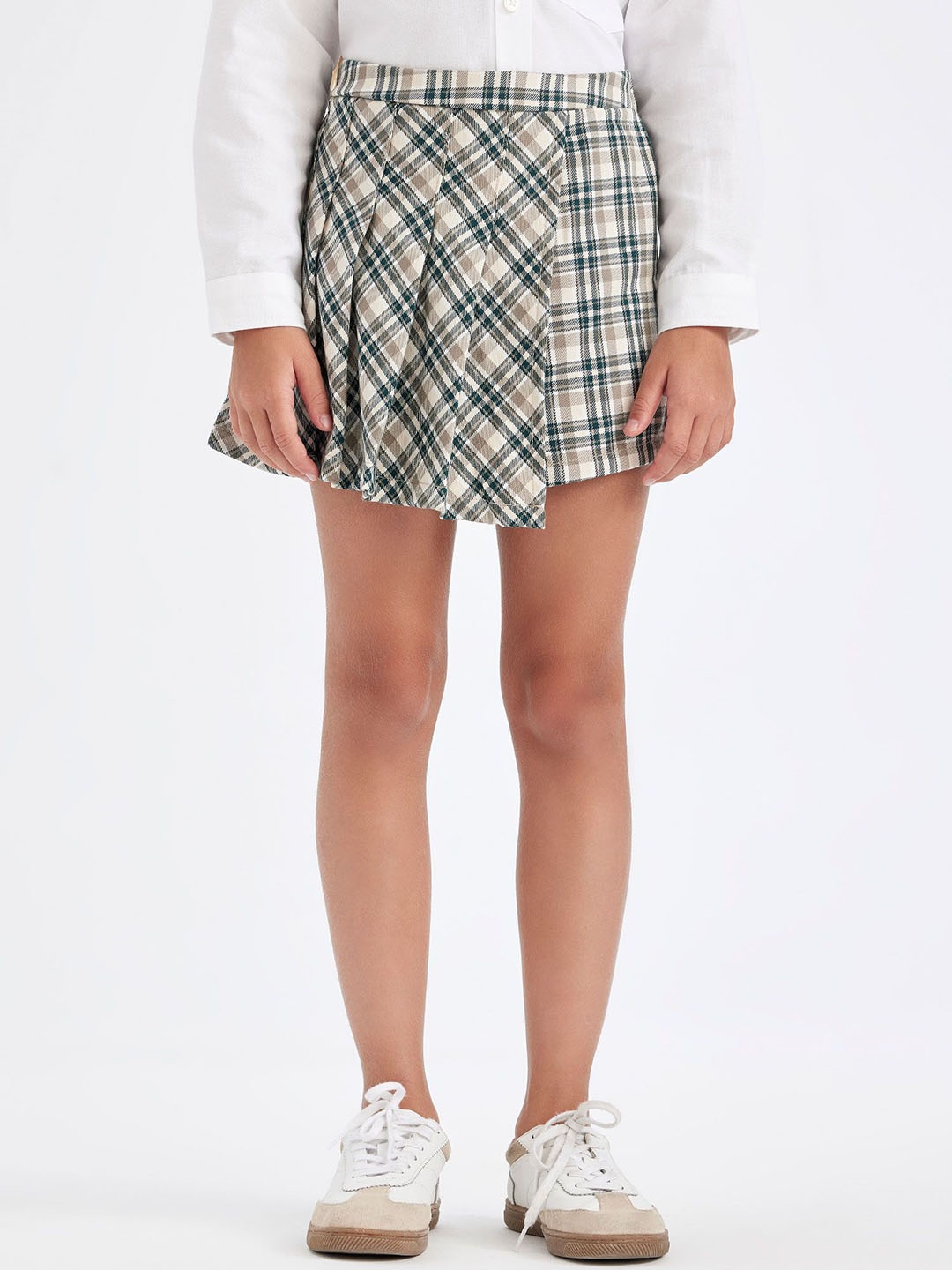 

DeFacto Girls Checked Above Knee Skorts, White