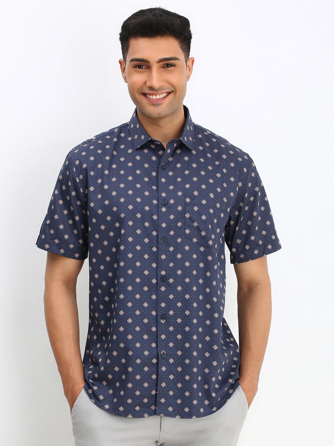 

Allen Solly Men Spread Collar Floral Printed Cotton Slim Fit Casual Shirt, Navy blue