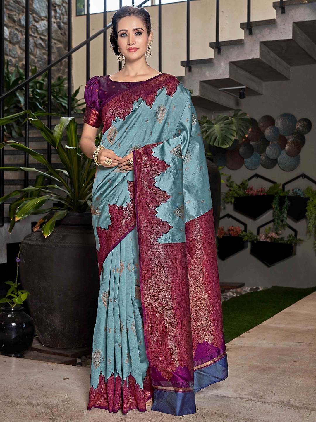 

Krimmple Woven Design Zari Kanjeevaram Saree, Sea green