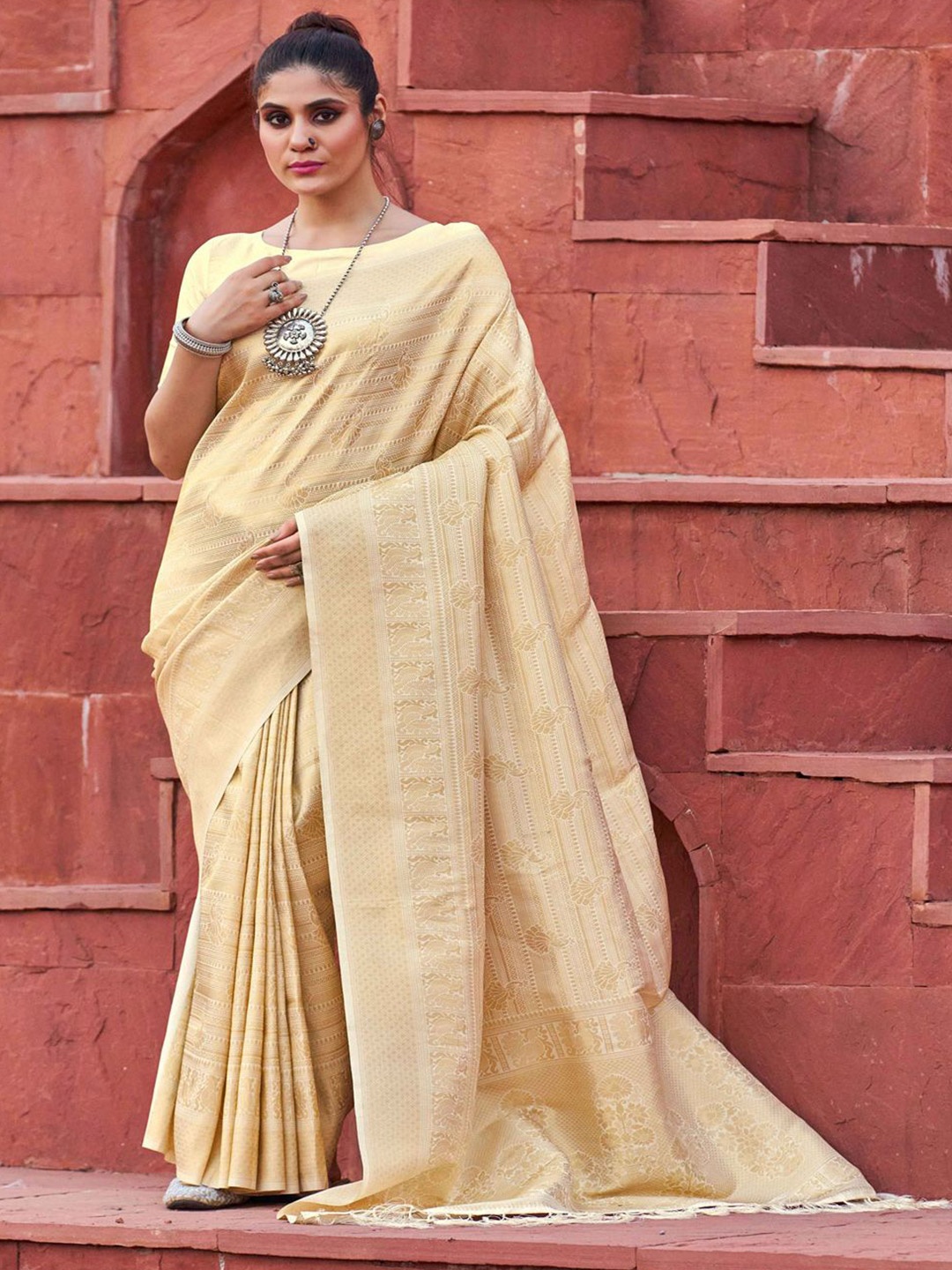 

Krimmple Woven Design Zari Saree, White
