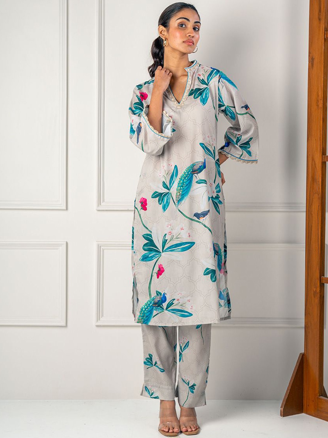 

India Circus by Krsnaa Mehta Floral Printed Mandarin Collar Tunic With Trousers, Grey
