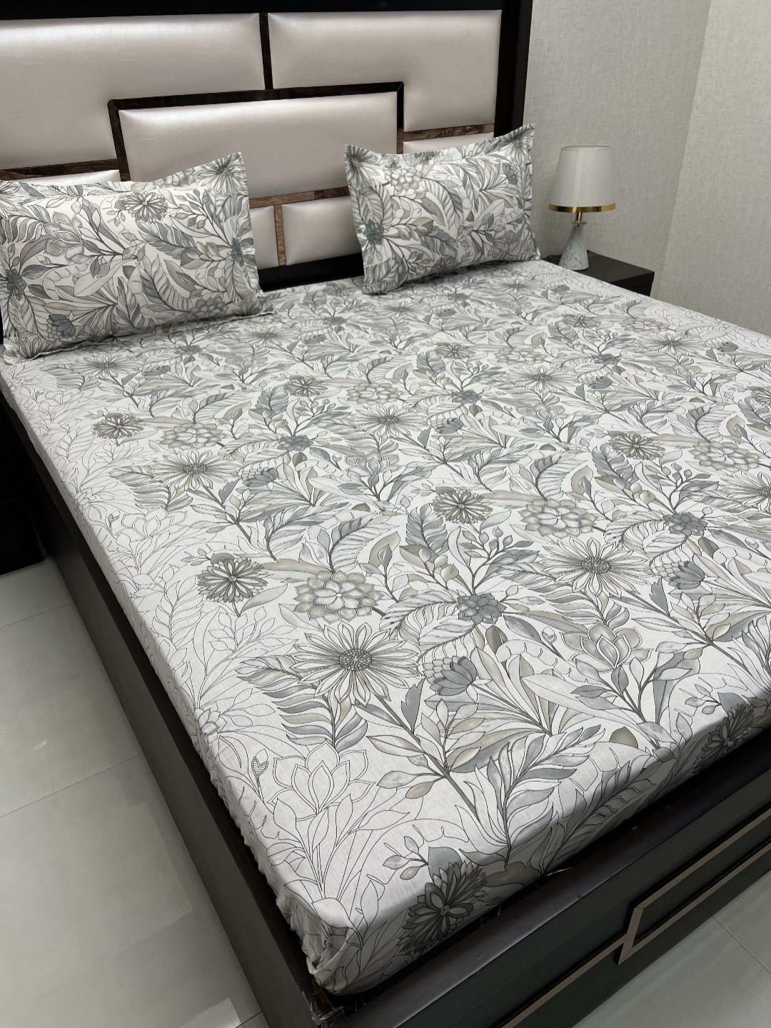 

Pure Decor Villa Grey & White Printed 400 TC Cotton King Bedsheet with 2 Pillow Covers