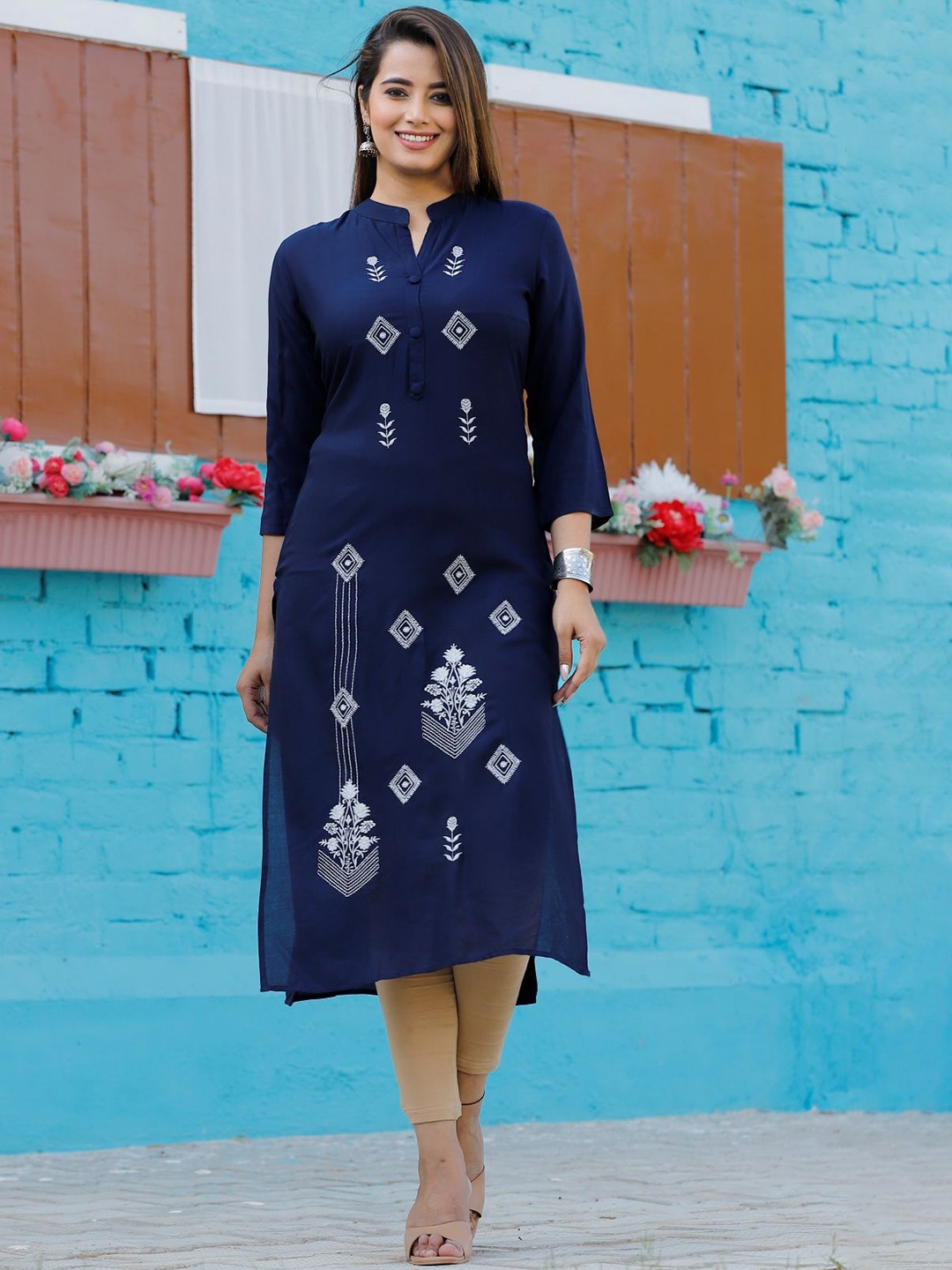 

Mehsoos Ethnic Motifs Embroidered Mandarin Collar Thread Work Straight Kurta, Navy blue