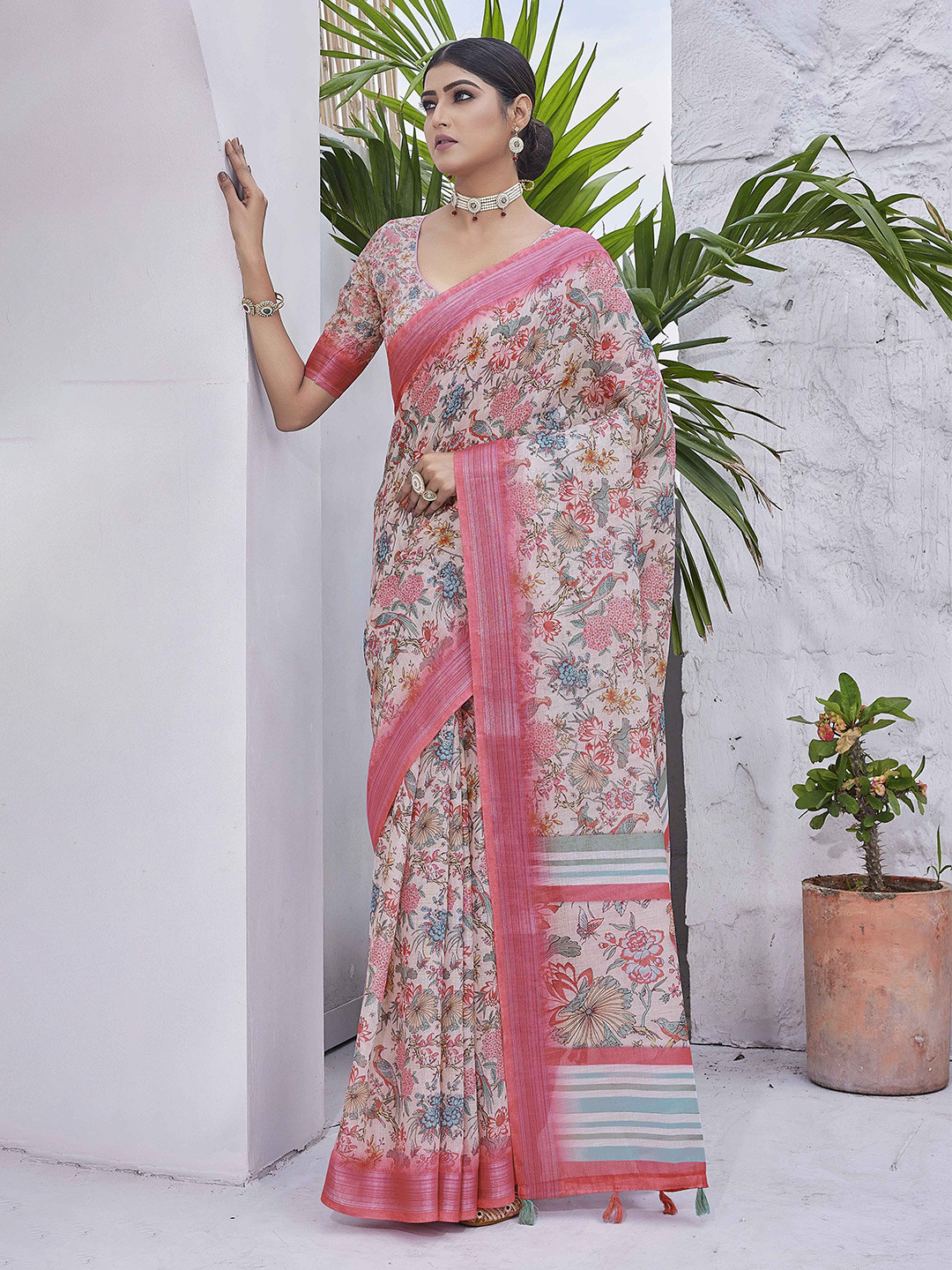 

Krimmple Floral Printed Zari Saree, Peach