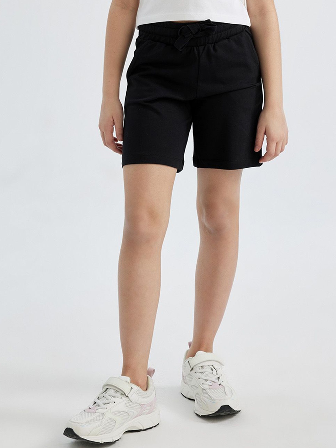 

DeFacto Girls Sports Mid-Rise Above Knee Shorts, Black