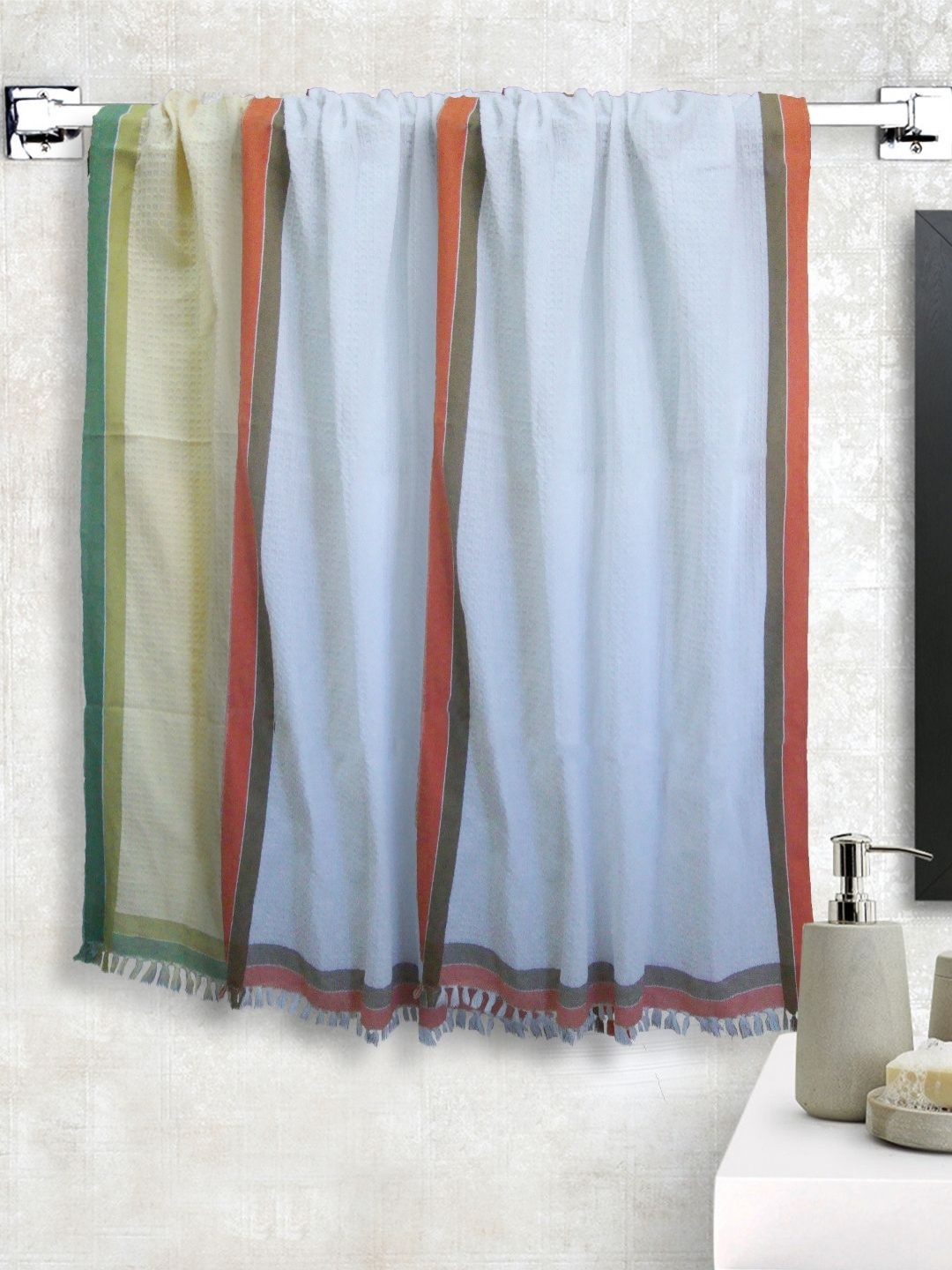 

Aura Yellow & Blue 3 Pieces Cotton 210 GSM Bath Towels