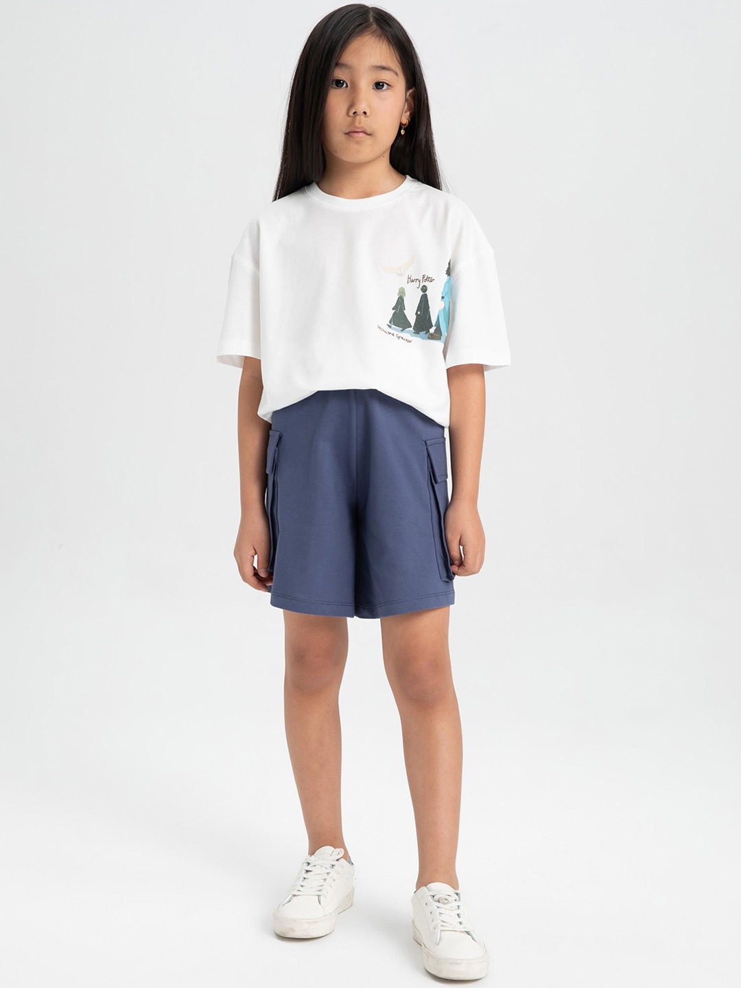 

DeFacto Girls Solid Mid-Rise Casual Shorts, Na