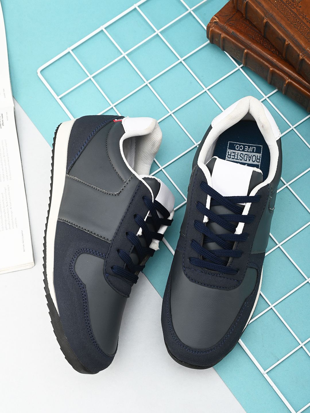 

The Roadster Lifestyle Co Men Colourblocked Casual Sneakers, Blue