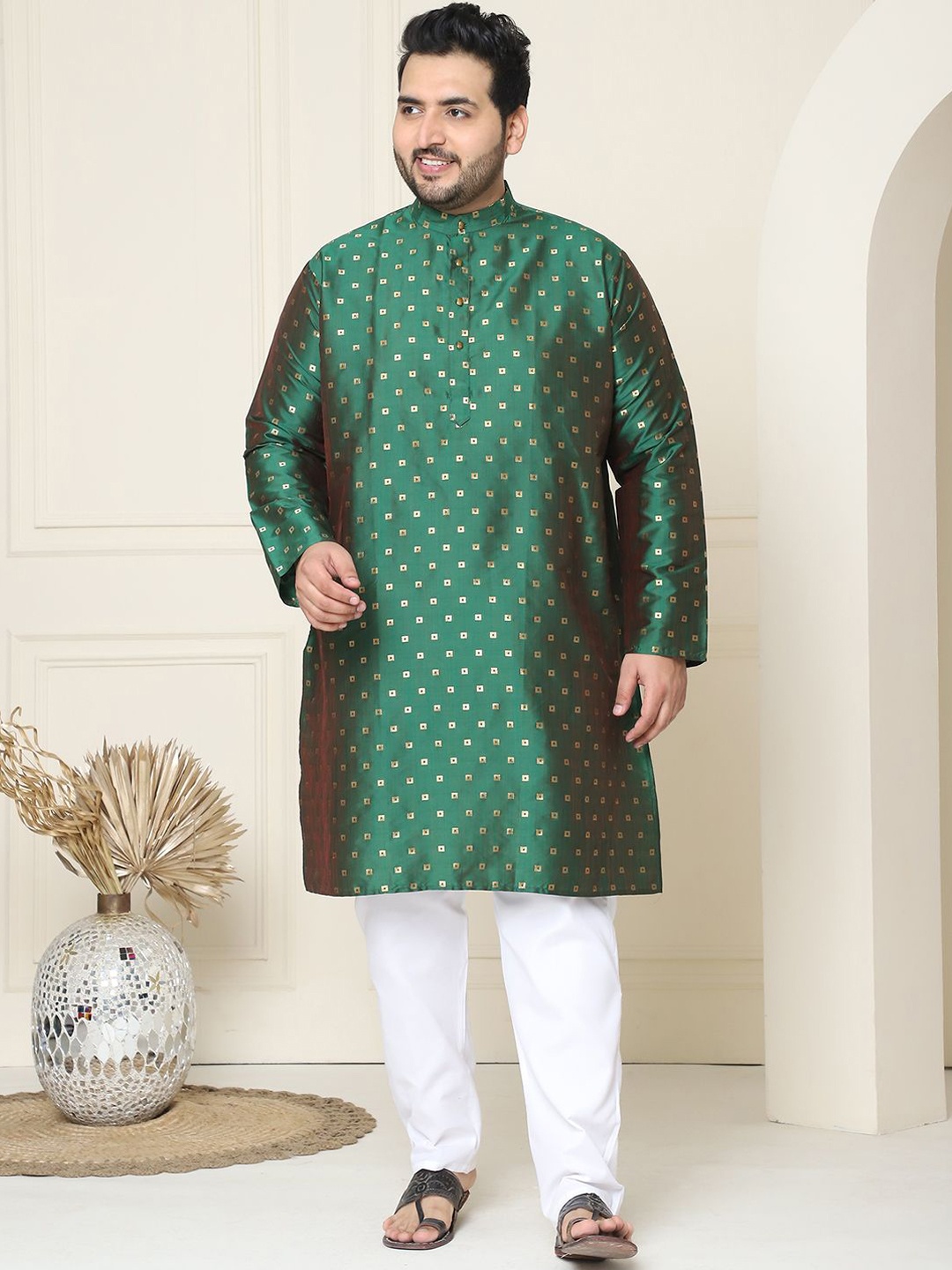 

SOJANYA PLUS Ethnic Motifs Band Collar Straight Kurta With Pyjamas, Green