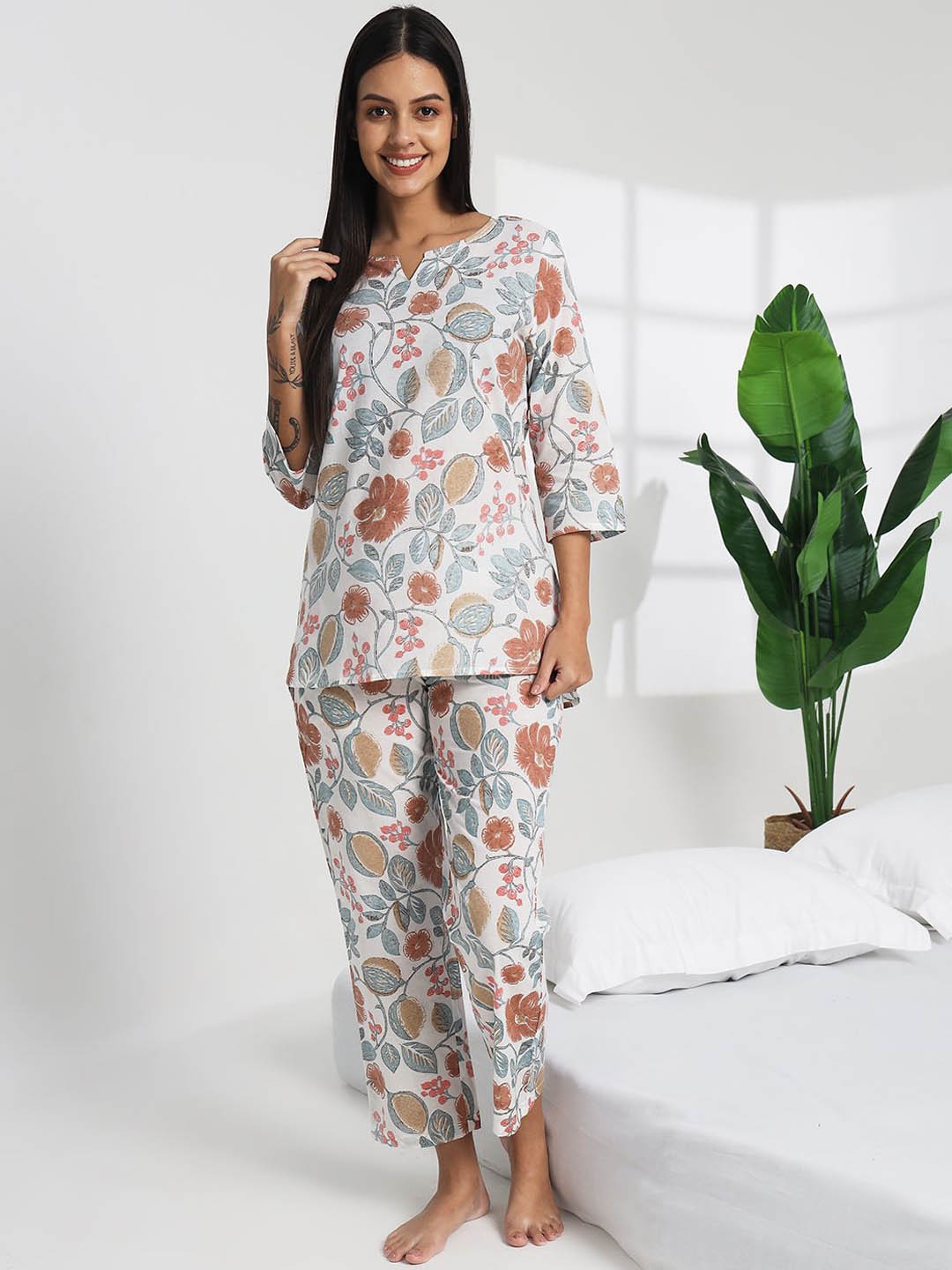 

Bannos Swagger Women Printed Night suit, White