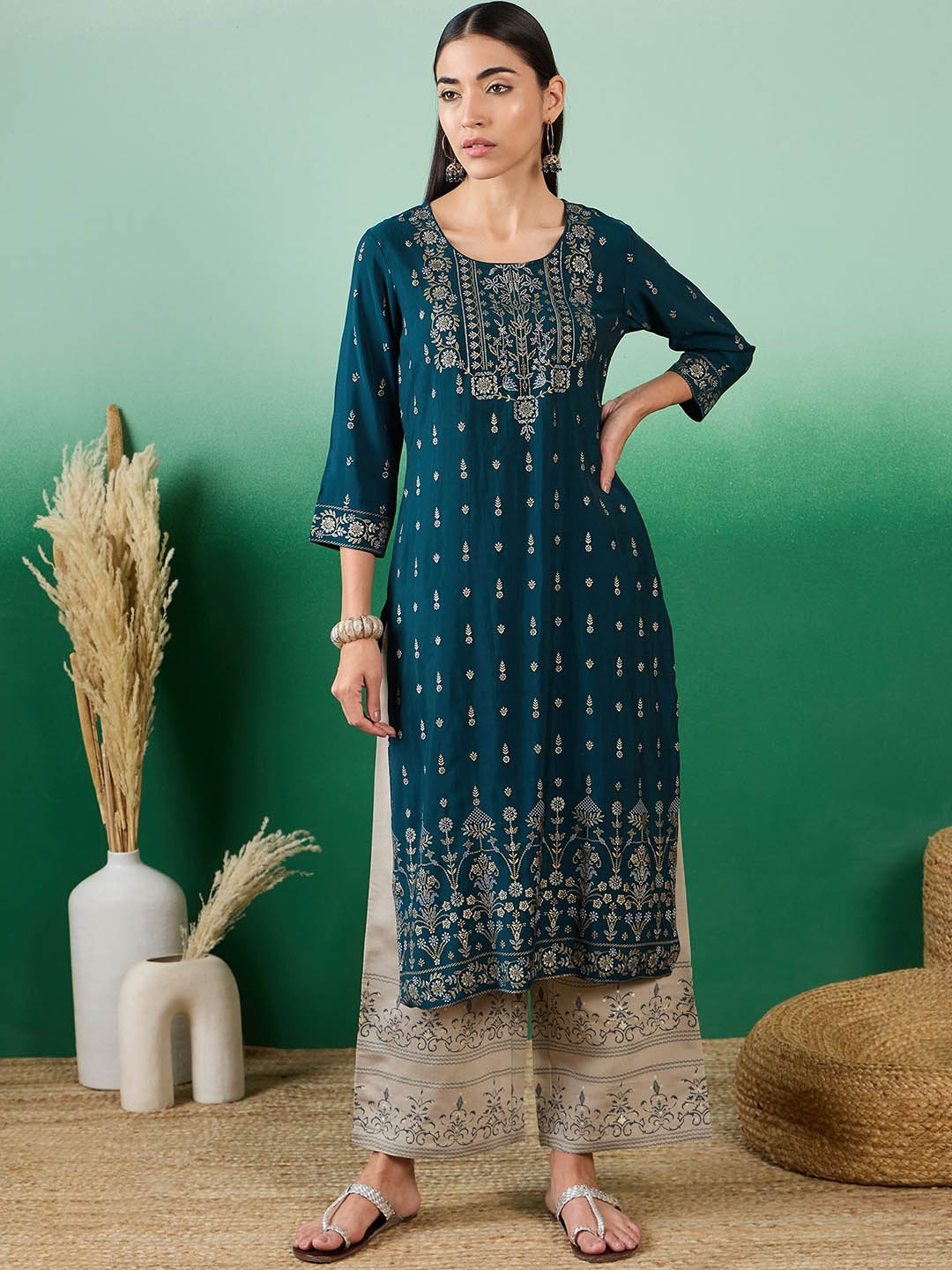 

Sangria Green & White Floral Printed Straight Kurta & Palazzos