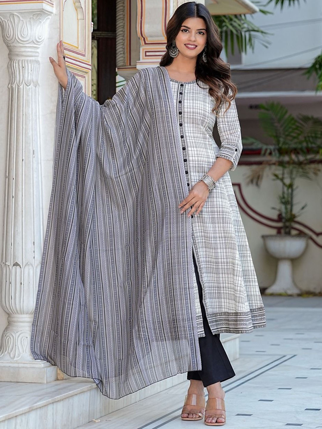 

YASH GALLERY Geometric Printed Anarkali Kurta With Dupatta, Off white