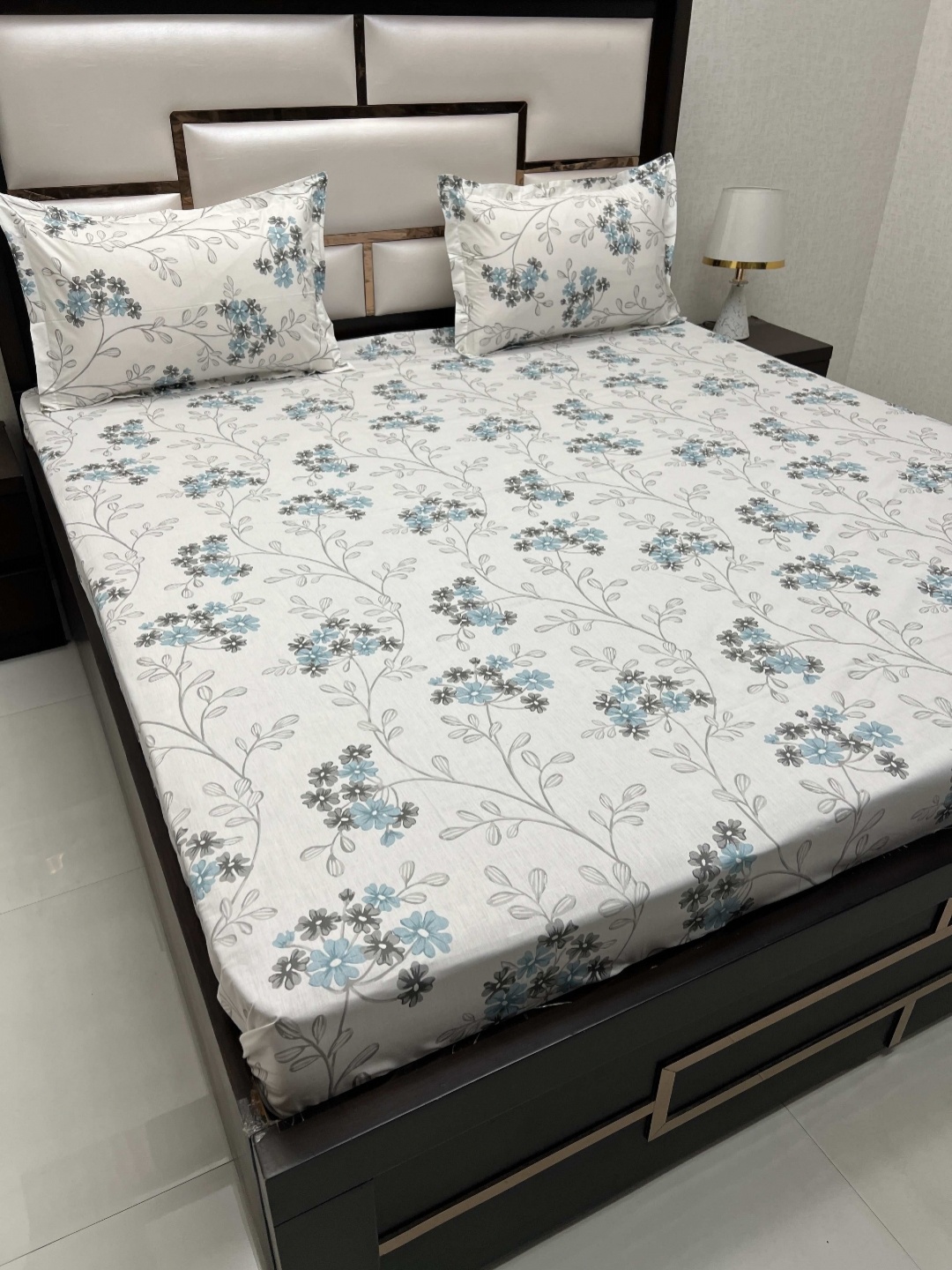 

Pure Decor White & Blue Floral King Bedsheet with 2 Pillow Covers