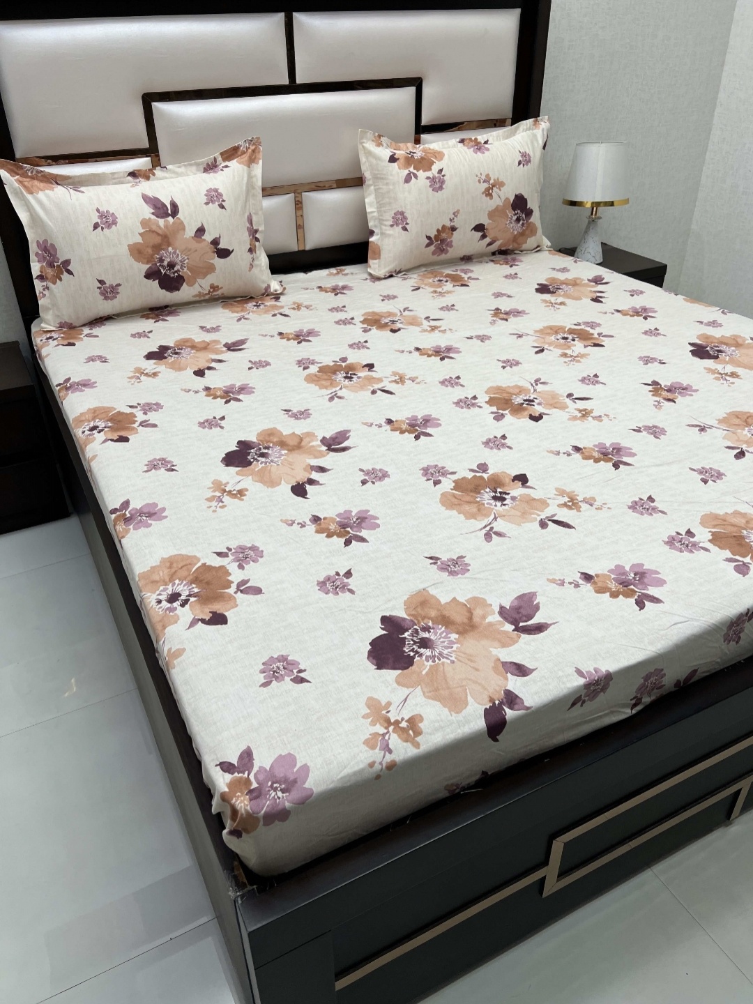 

Pure Decor Sapphire Brown & White Printed 380 TC Cotton King Bedsheet with 2 Pillow Covers