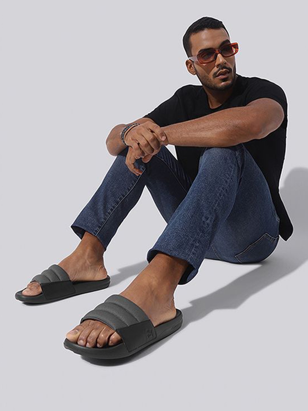 

NEEMANS Men Solid Sliders Flip Flops, Black