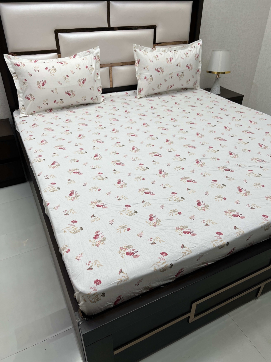 

Pure Decor White & Pink Floral 350 TC Cotton King Bedsheet with 2 Pillow Covers