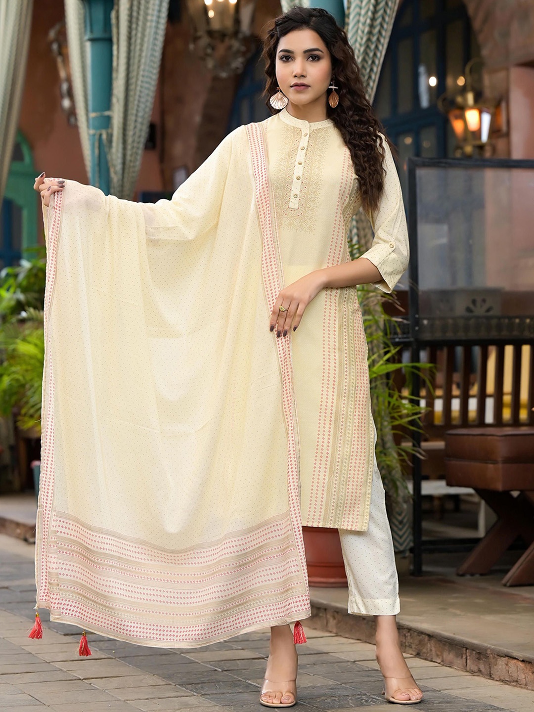 

Juniper Ethnic Motifs Printed Regular Liva Straight Kurta with Trousers & Dupatta, Beige