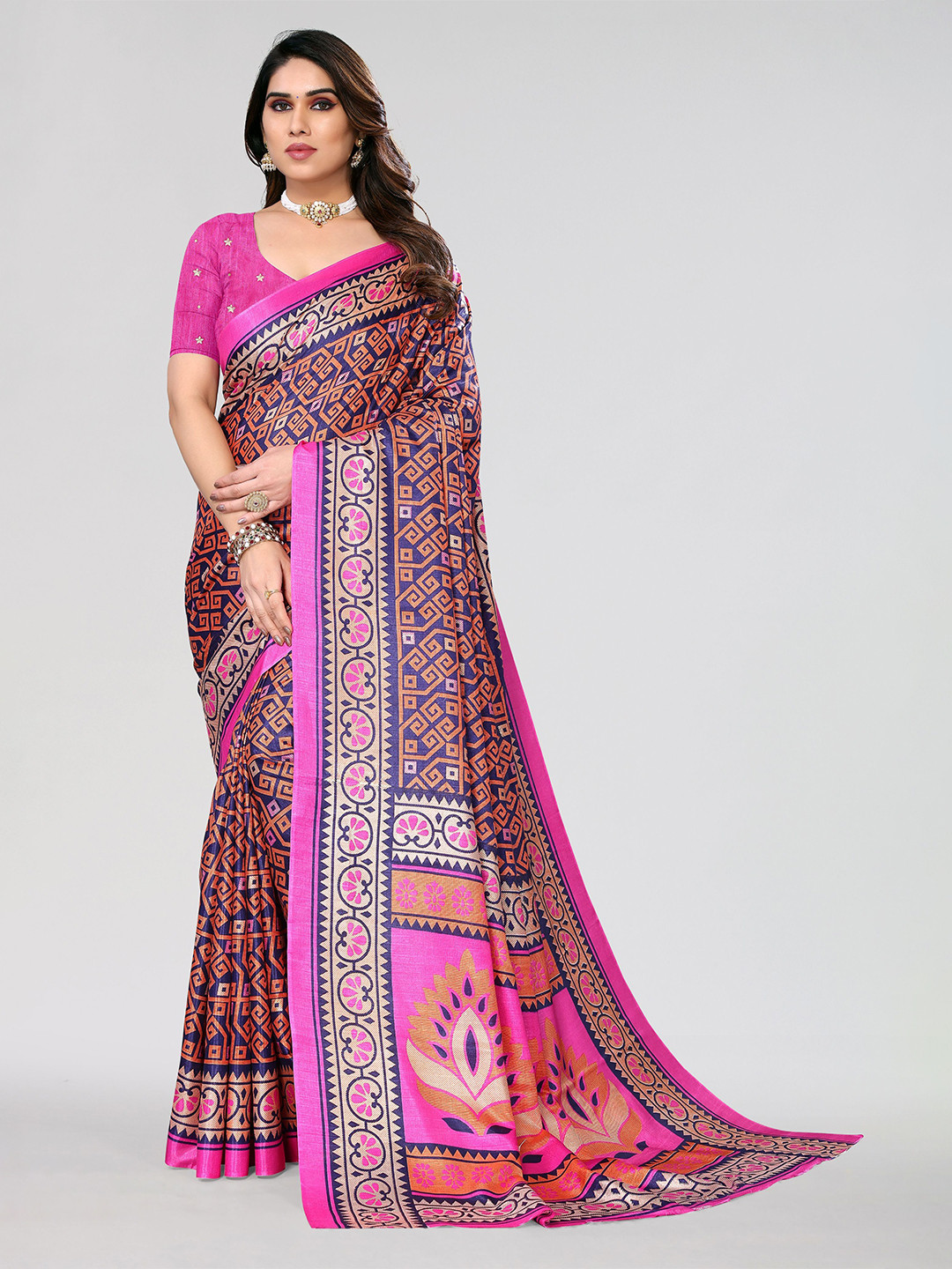 

VIRICA Ethnic Motifs Printed Saree With Blouse Piece, Navy blue