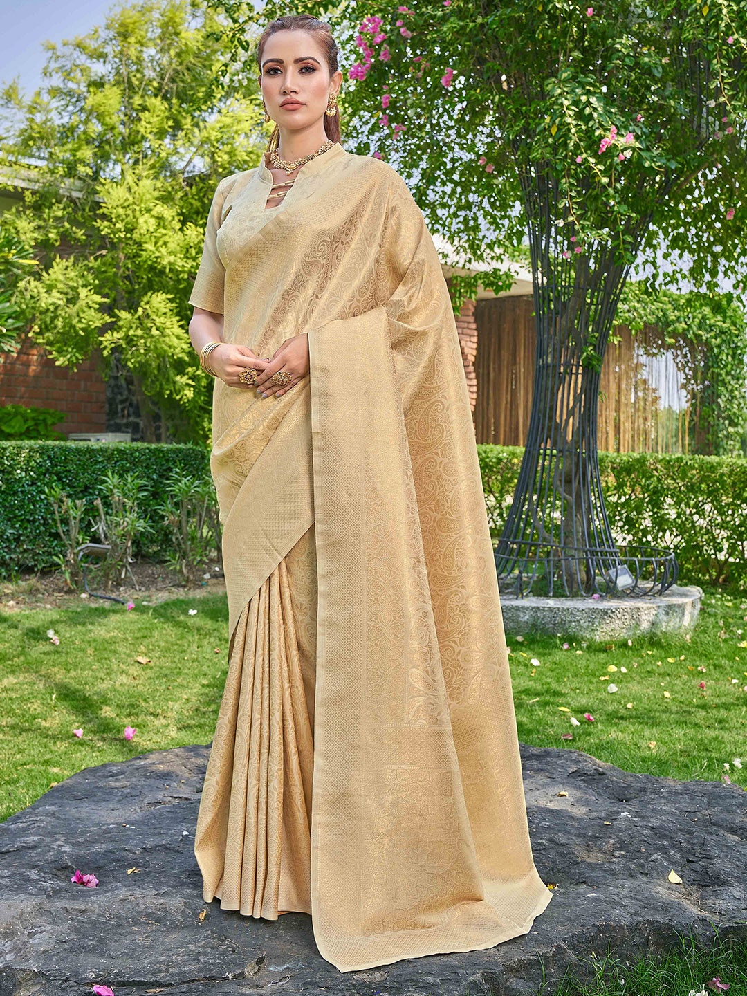 

Krimmple Woven Design Zari Banarasi Saree, Gold