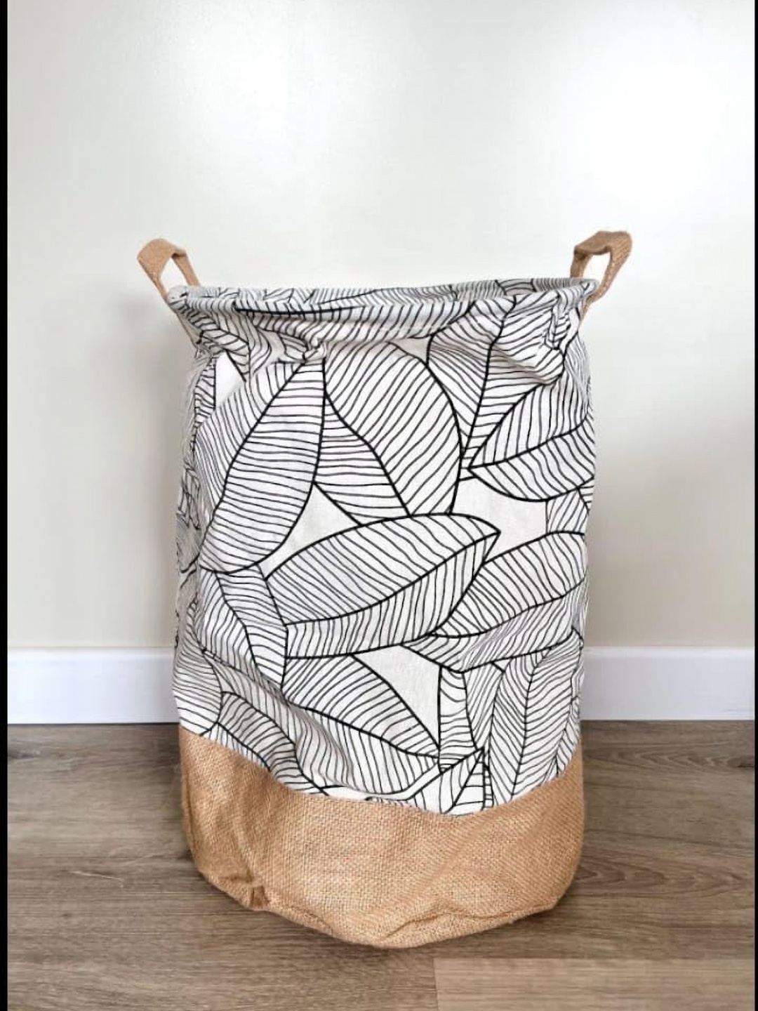 

HomeCloud Black & White Leaf Printed Waterproof Foldable Laundry Bag