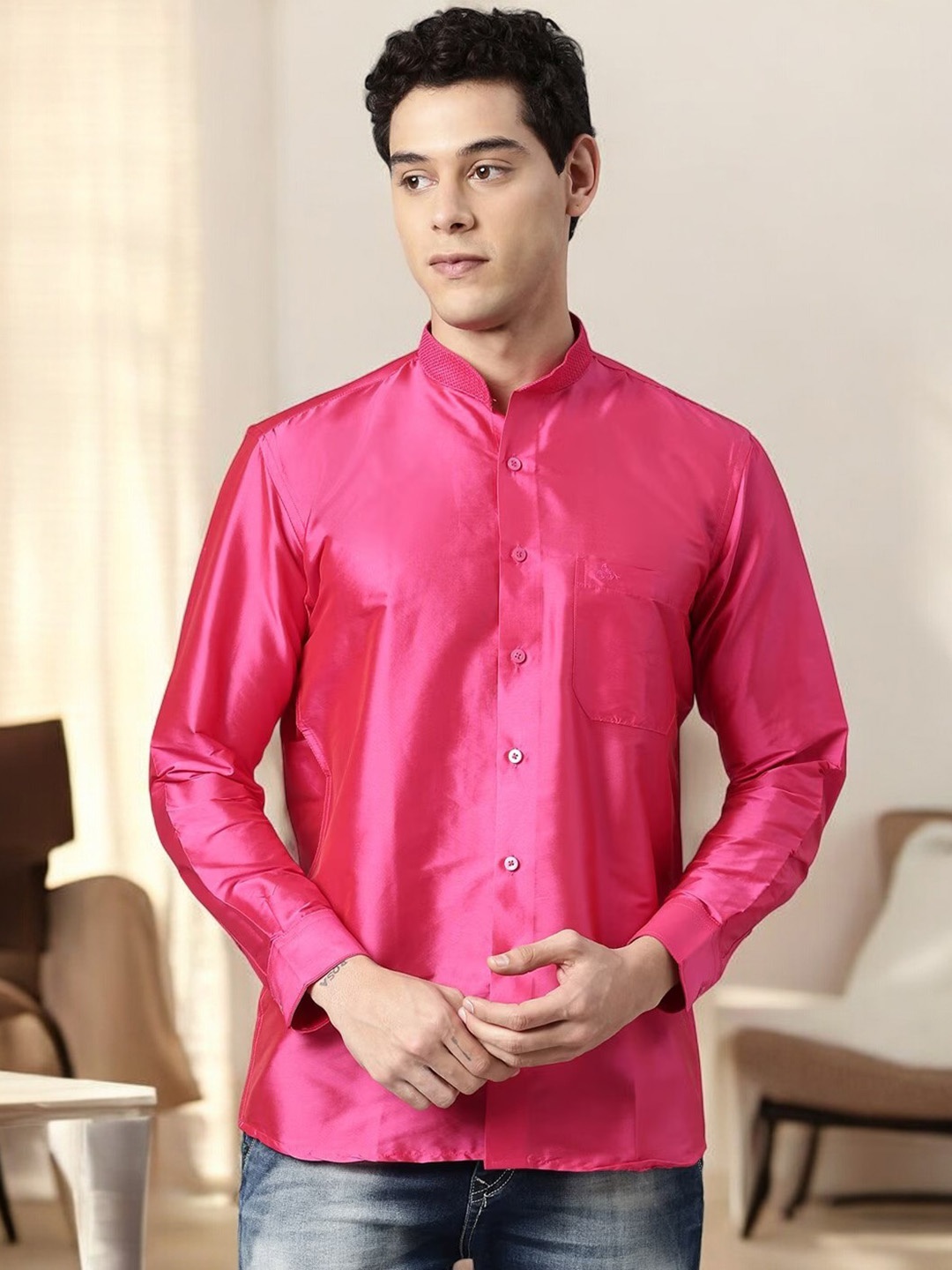 

TATTVA Men Fuchsia Relaxed Slim Fit Casual Shirt