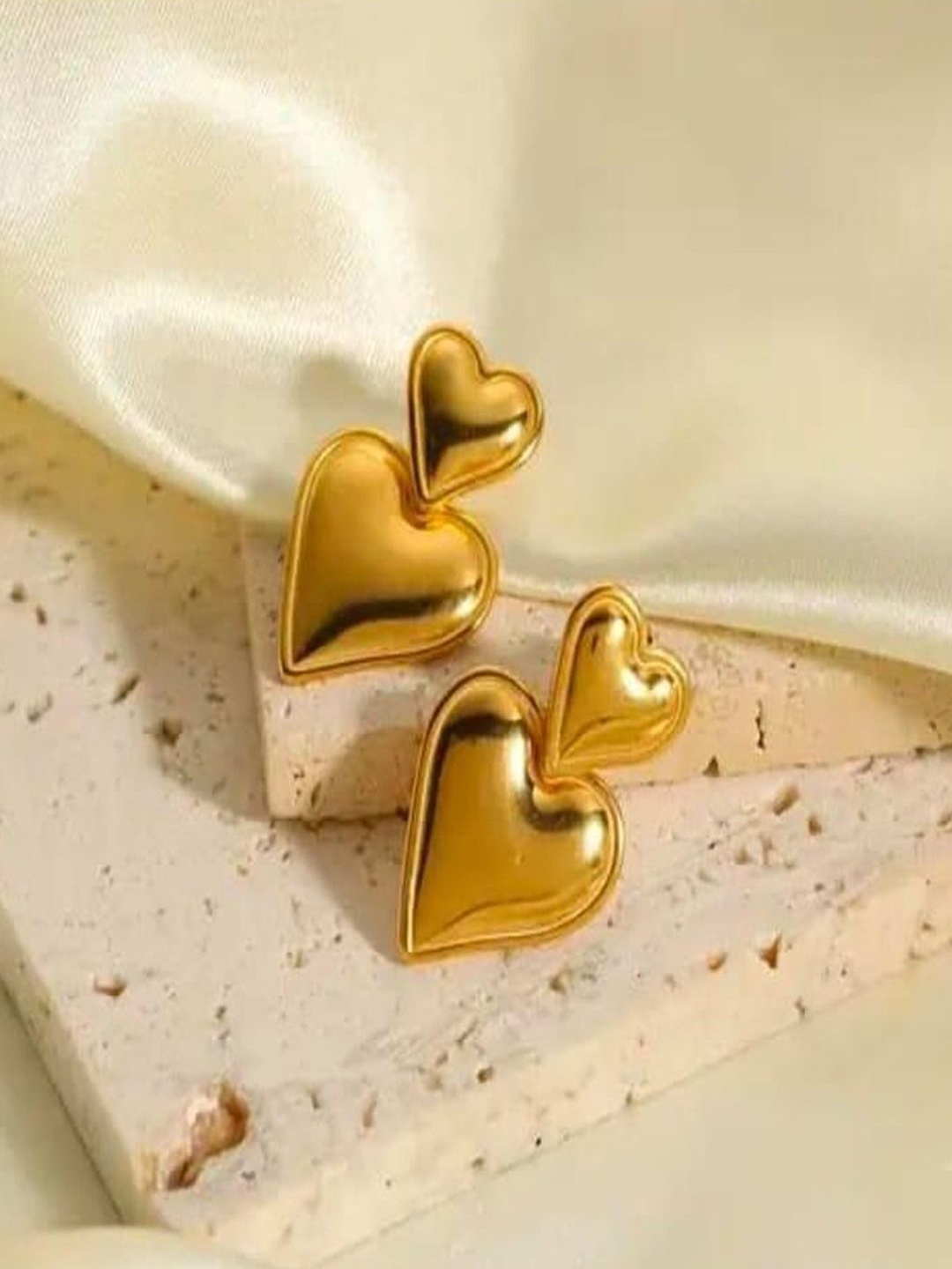 

UNIVERSITY TRENDZ Gold-Plated Heart Shaped Antique Drop Earrings