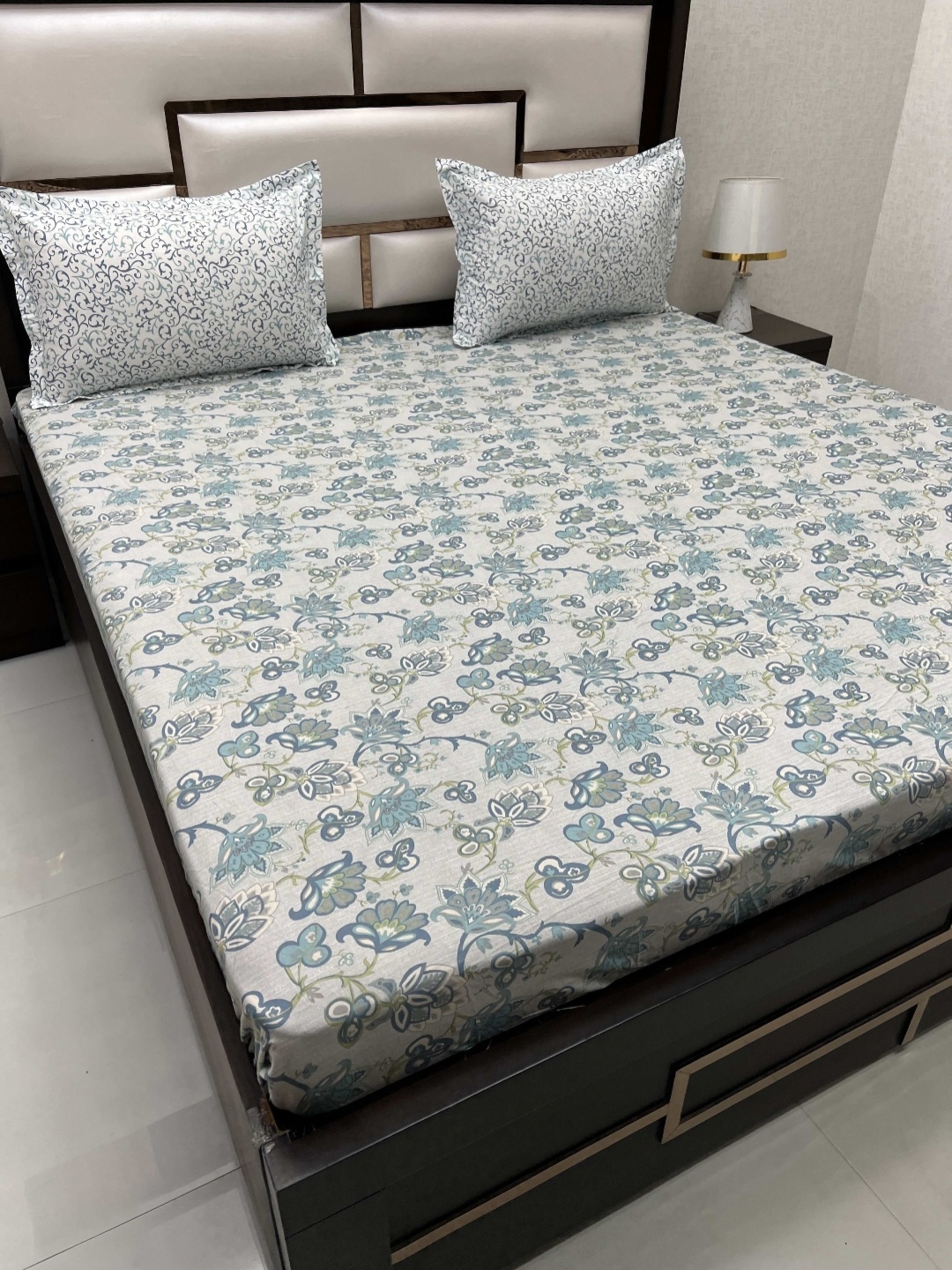 

Pure Decor Sapphire Green Floral Printed Pure Cotton 400TC King Bedsheet & 2 Pillow Covers