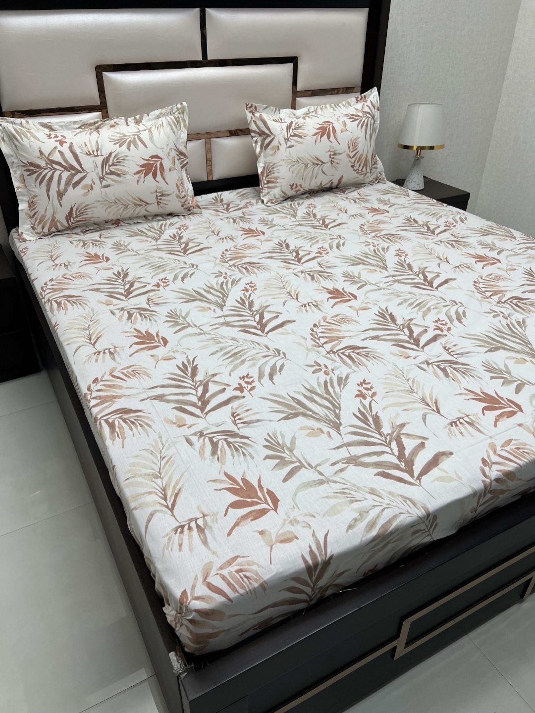 

Pure Decor Villa White & Brown Printed 380 TC Cotton King Bedsheet with 2 Pillow Covers