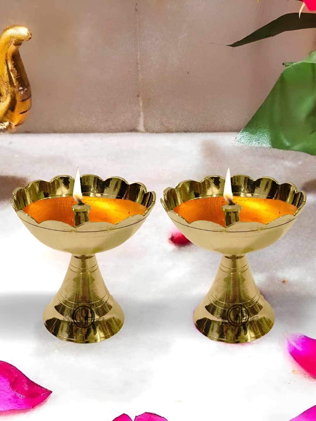 

DSH Crafting Your Curiosity Gold Toned 2 Pieces Lotus Shaped Brass Diyas