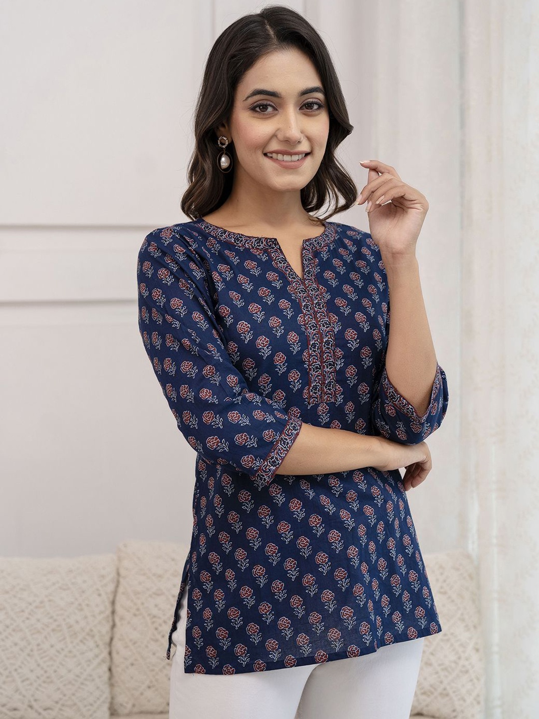 

Nayo Women Floral Printed Round Neck Cotton Top, Blue
