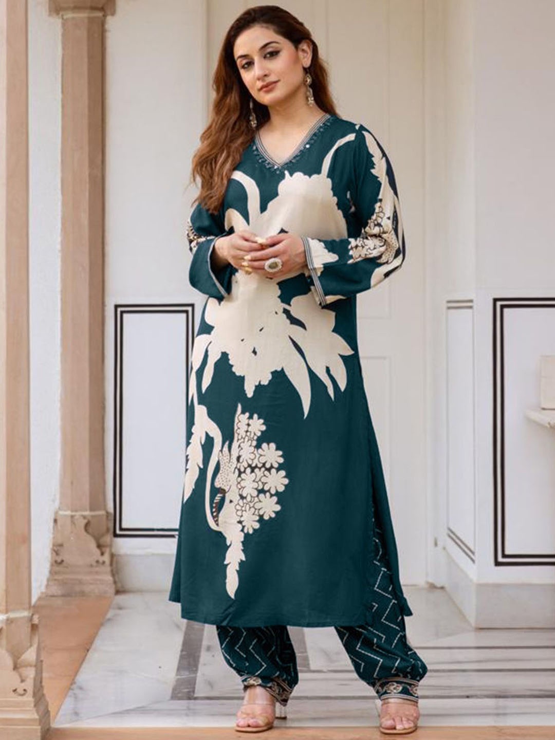 

Indo Era Floral Printed Sequinned A-Line Kurta With Salwar, Teal