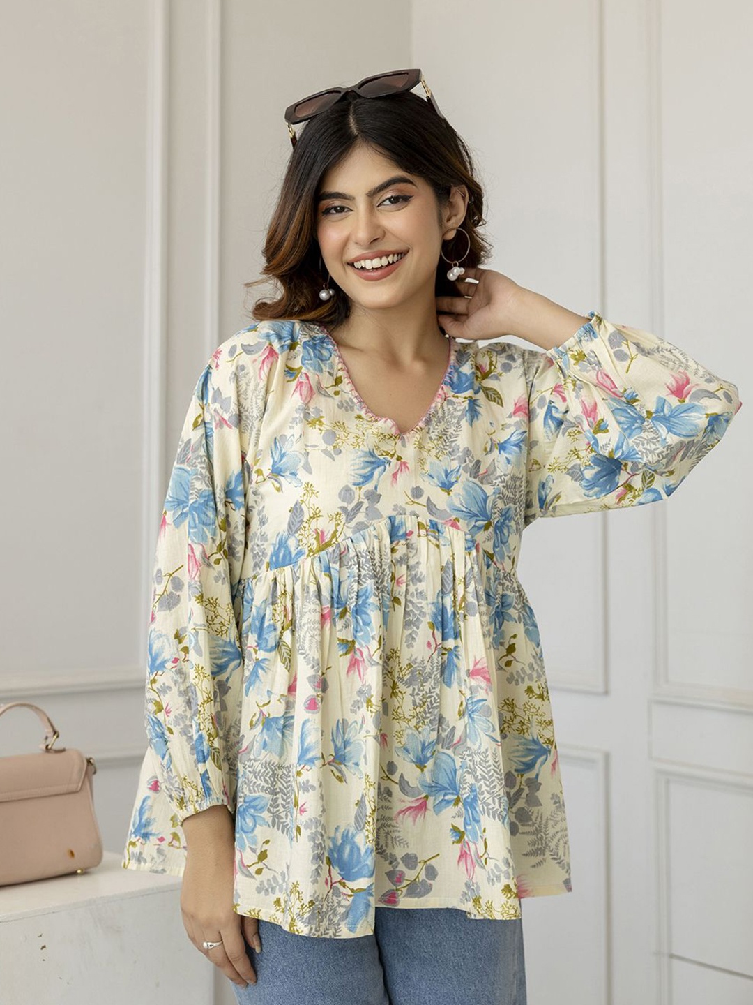 

Nayo Women Abstract Printed V-Neck Cotton Top, Off white