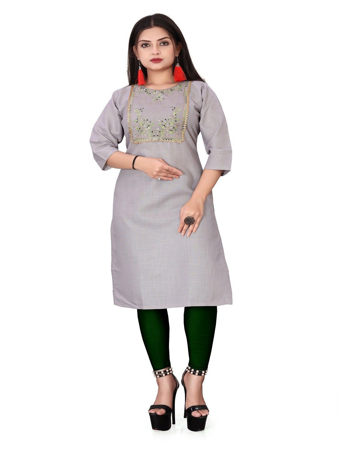 

AKK ENTERPRISE Ethnic Motifs Embroidered Sequinned Floral Kurta, Grey