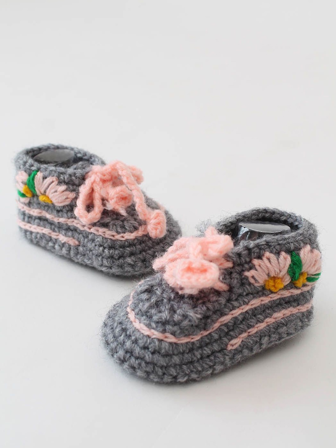 

Woonie Unisex Kids Crochet Floral Booties, Grey