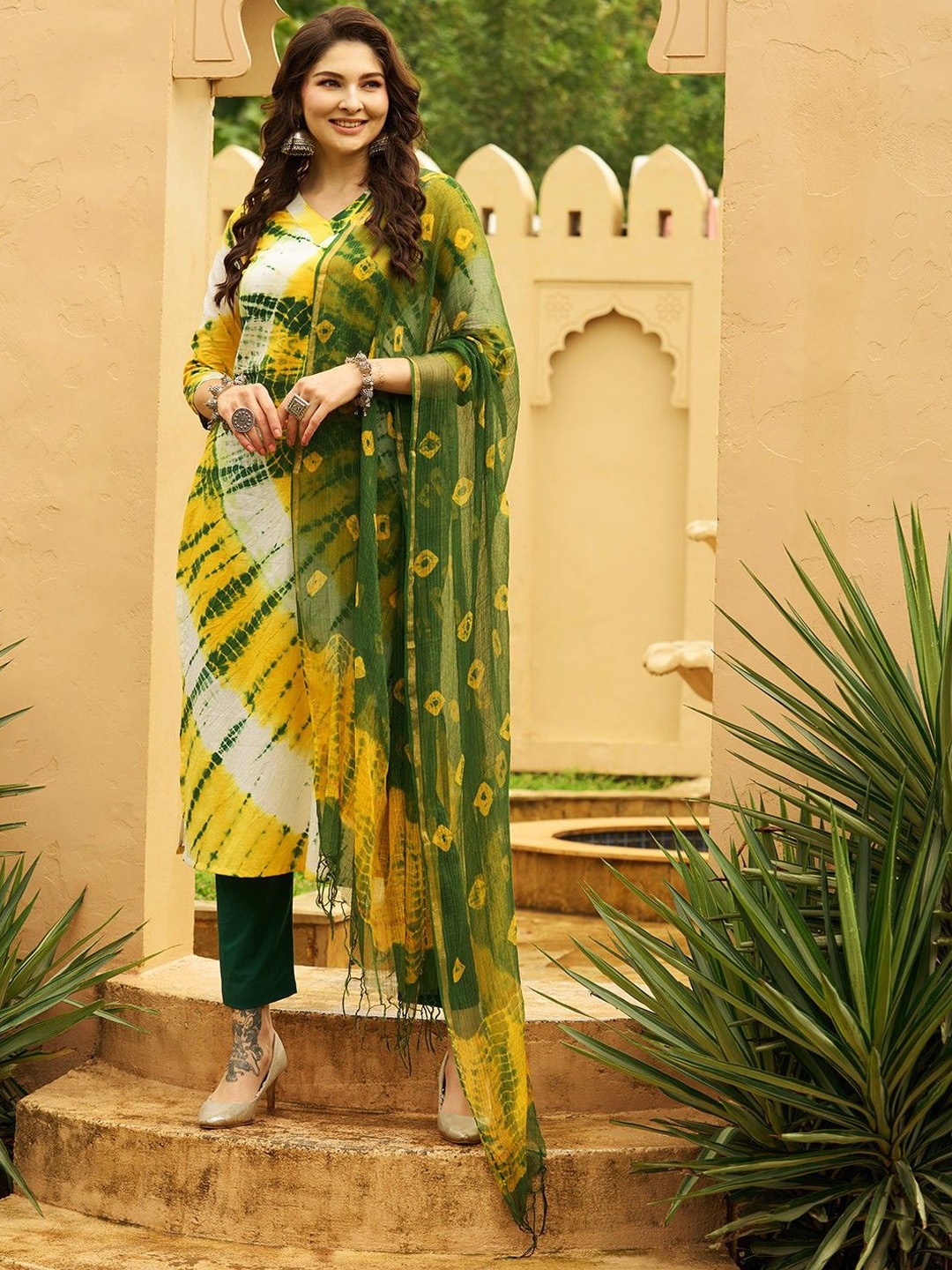 

GoSriKi Printed V-Neck Straight Kurta & Trousers & Dupatta, Yellow