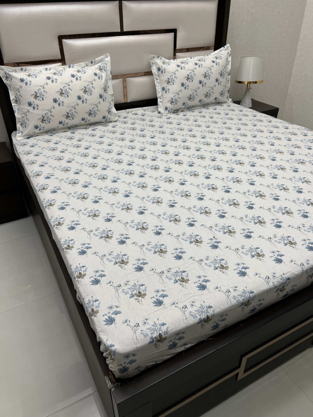 

Pure Decor Sapphire Blue & White Printed 400 TC Cotton King Bedsheet with 2 Pillow Covers