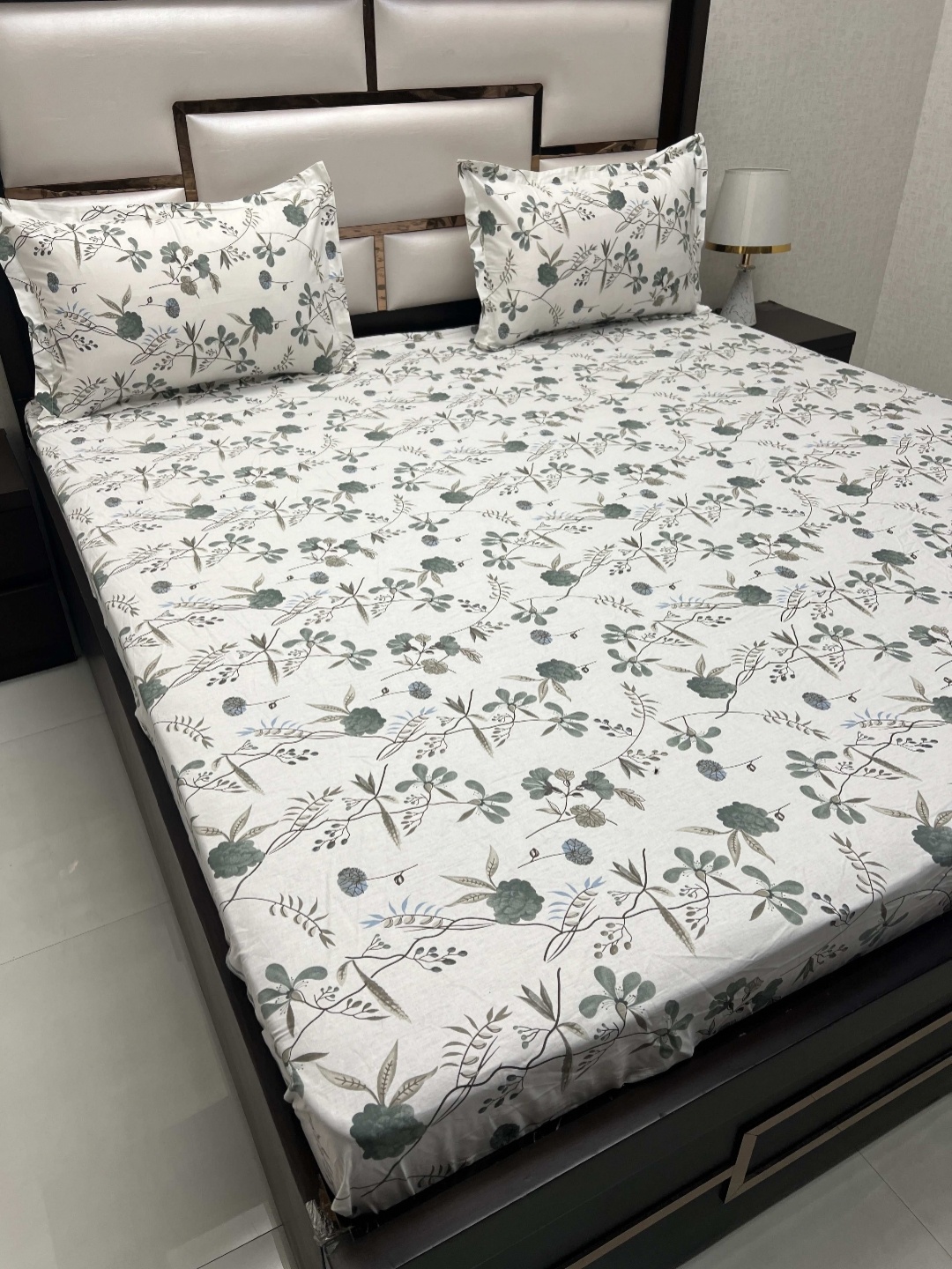 

Pure Decor Sapphire White & Grey Printed 380 TC Cotton King Bedsheet with 2 Pillow Covers