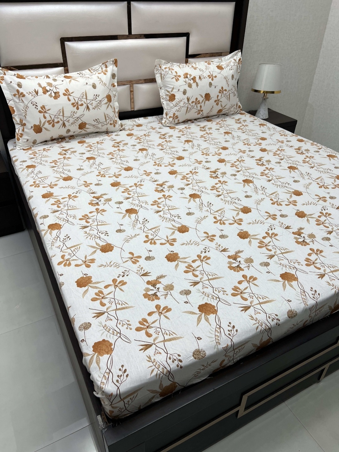 

Pure Decor Orange & White Floral 300 TC Cotton King Bedsheet with 2 Pillow Covers