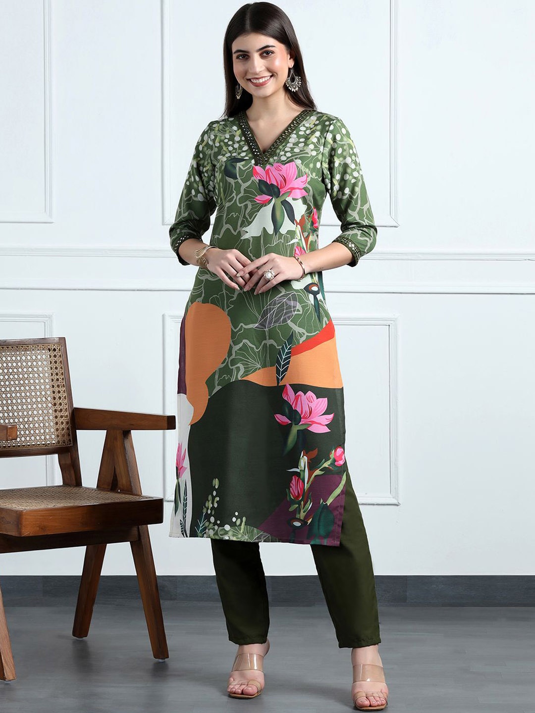 

BAESD Floral Printed Regular Mirror Work Straight Kurta with Trousers, Green