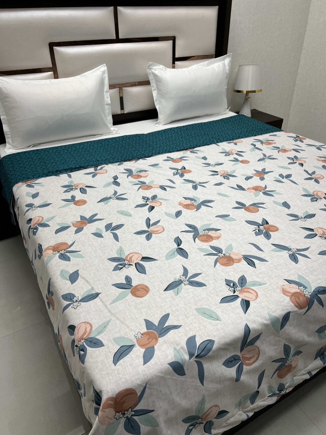

Pure Decor Green Floral Printed AC Room 380 GSM Reversible Double King Size comforter