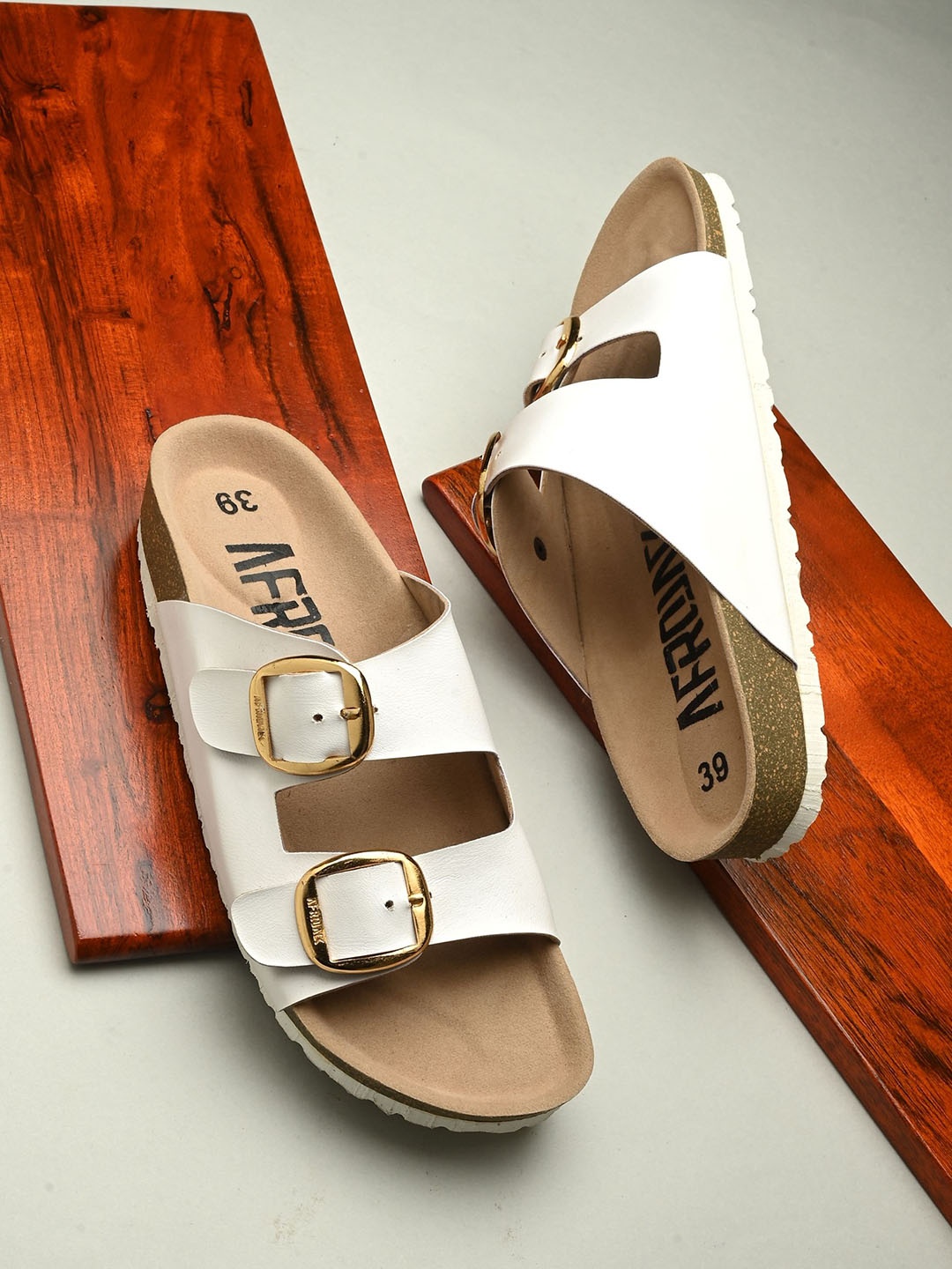 

AfroJack Women Synthetic Leather Open Toe Flats, White