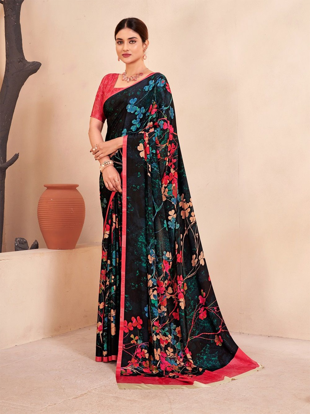 

JIVORA Floral Printed Saree, Black