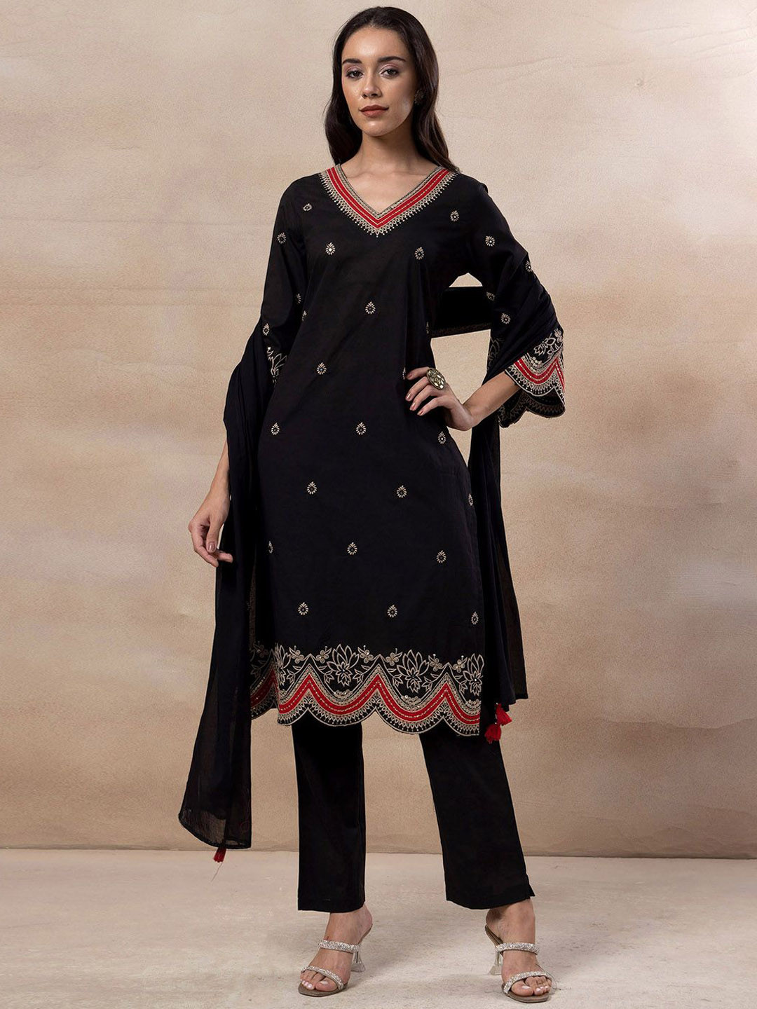 

INDYA Floral Embroidered V-Neck Straight Kurta & Trousers With Dupatta, Black