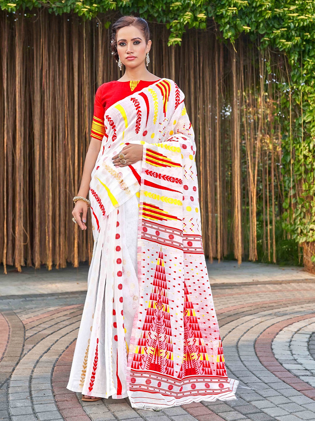 

Krimmple Woven Design Zari Jamdani Saree, White